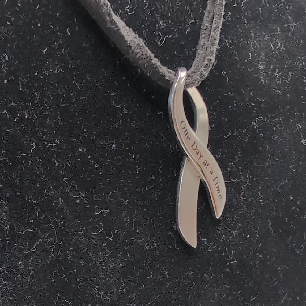 Silver Ribbon Pendant Necklace